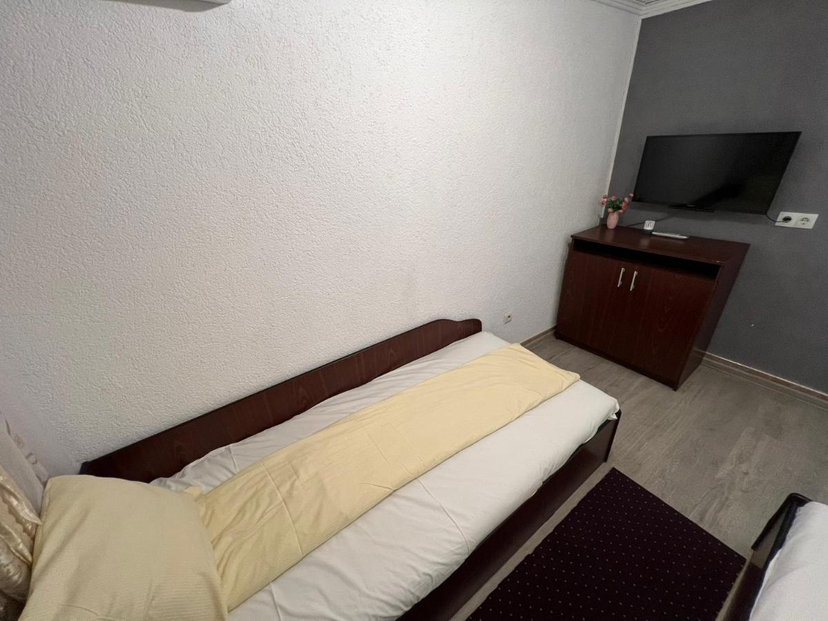 Hotel Vila Delia Gran Varadino Esterno foto