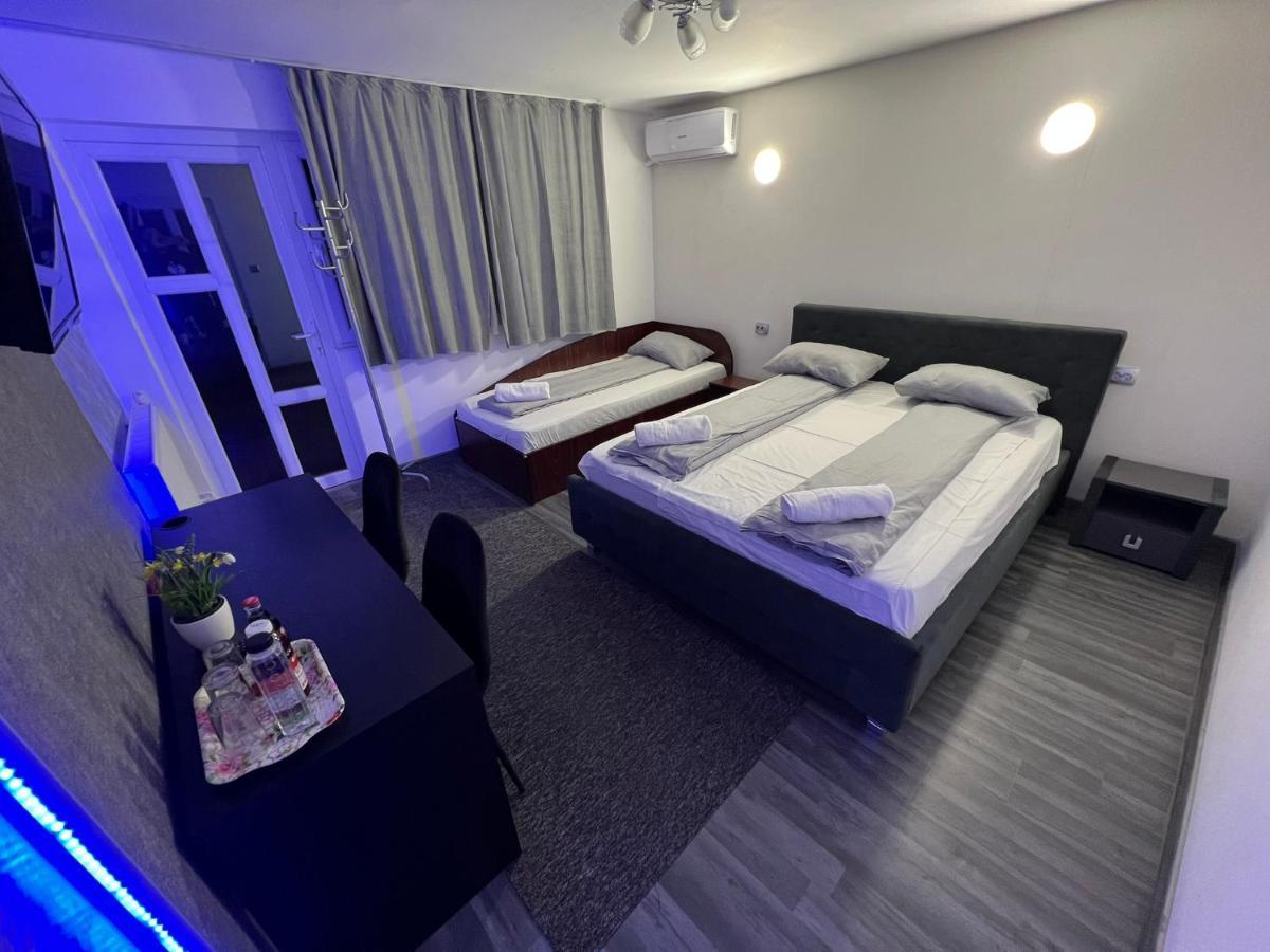 Hotel Vila Delia Gran Varadino Esterno foto